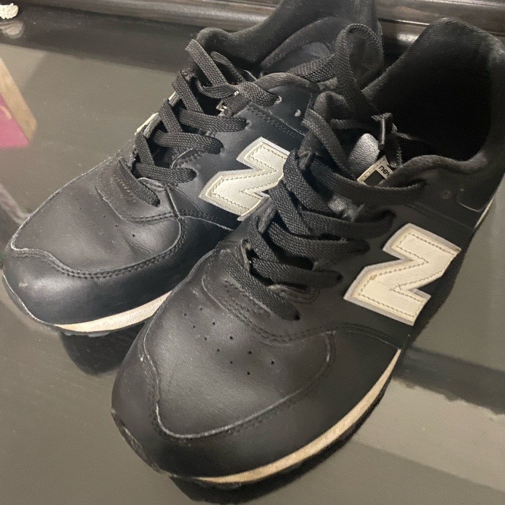 New balance sneakers size 6 in boys/men